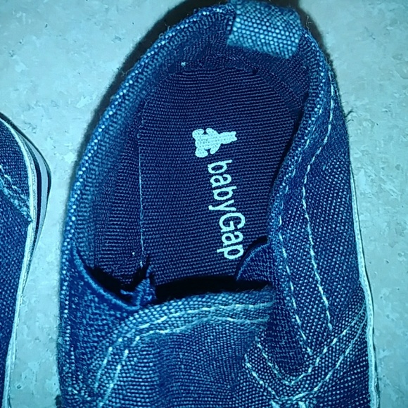#553Brand New. Baby Gap slip on shoes. Baby boy. Size 3-6months - Picture 2 of 6